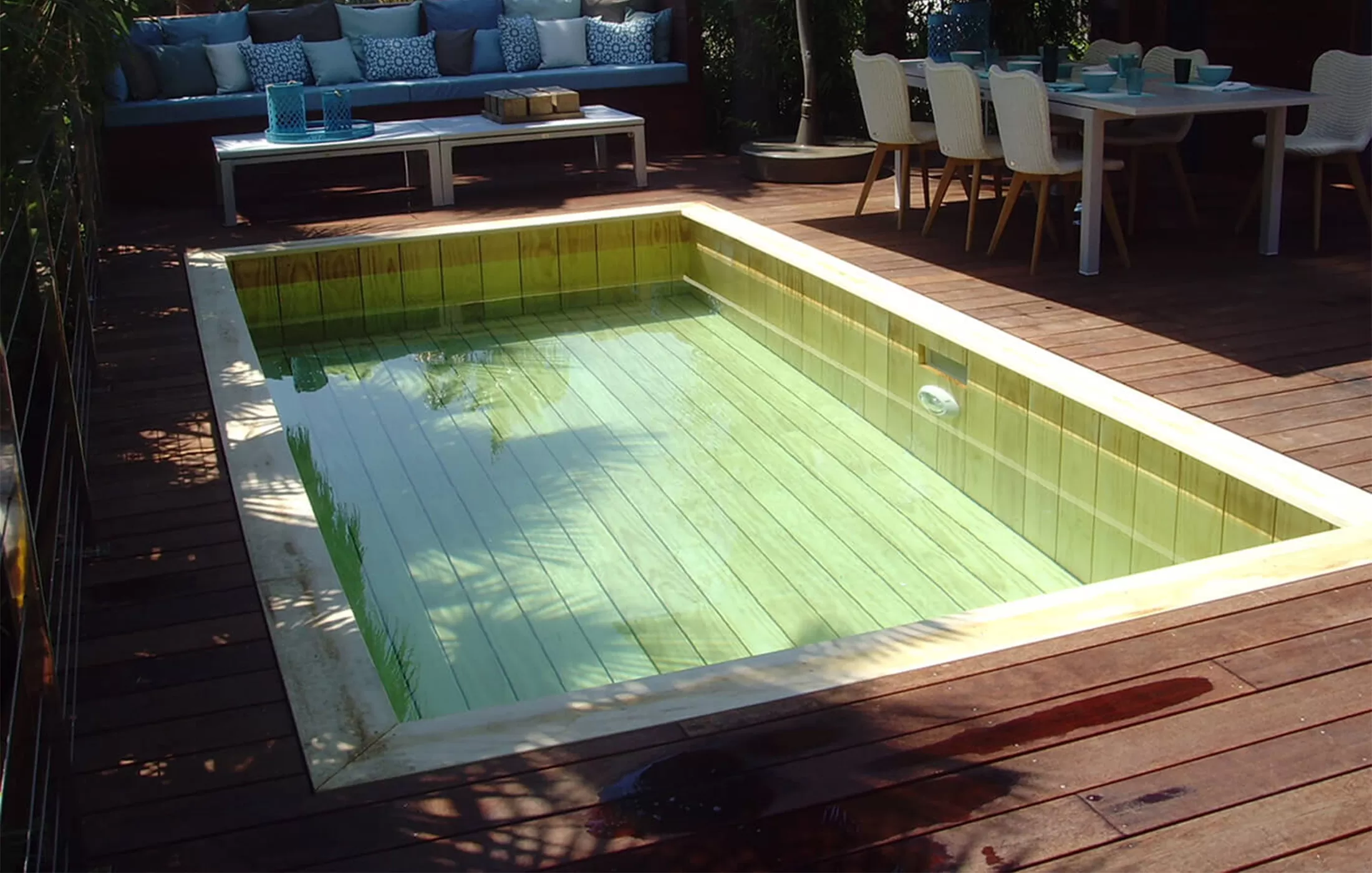 D'élégantes piscines écologiques réalisées entièrement en bois