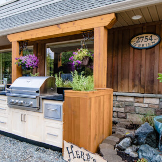 Oak-Hills-Woodcraft-Accoya-exterior-kitchen--Hero-image