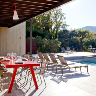 Accoya-wood-cladding-and-decking---Vaucluse-villa,-France---©Elodie-Rothan--in-content