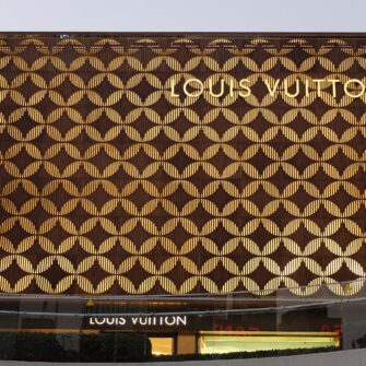 Accoya-wood-facade-Louise-Vuitton-Santiago-Chile-1-wide