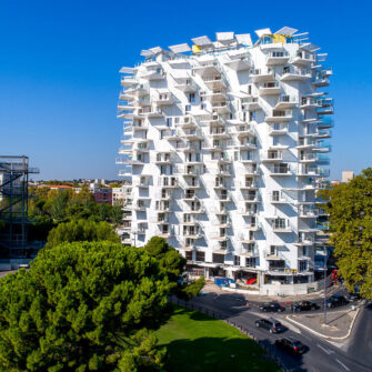 Arbre-Blanc-Accoya-surrounding-france--in-content