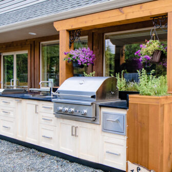 Oak-Hills-Woodcraft-Accoya-exterior-kitchen--square