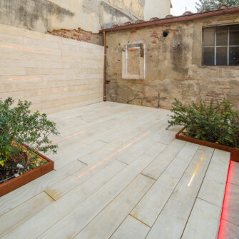 Accoya-wood-decking-LED--square-3