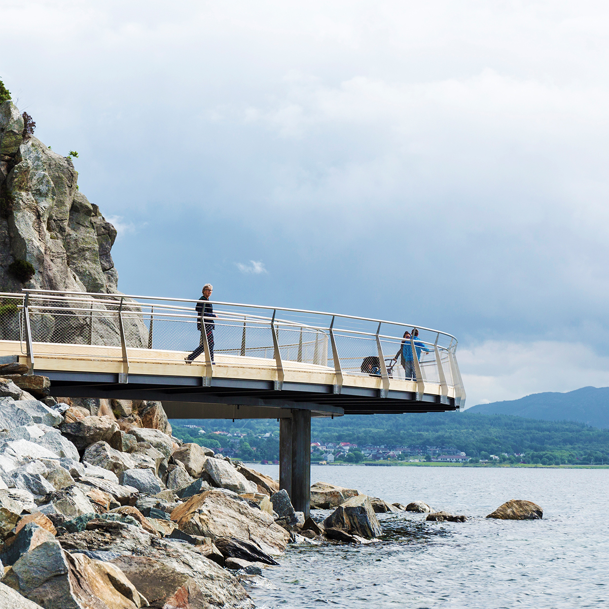 Construction de la promenade en bois de Stavanger