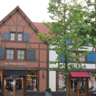 outlet-stores--full-width