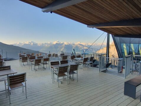 Le terrasse Accoya surmonte les Alpes suisses