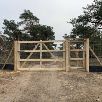 Accoya gate - square