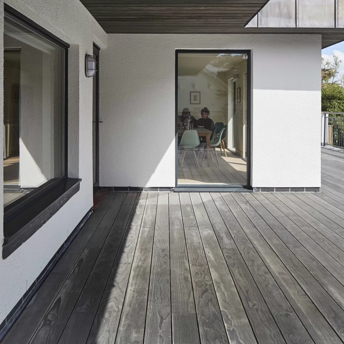 Terrasse Accoya Color Grey pour une maison individuelle