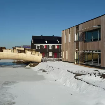 School De Verwondering Almere - Accoya wood - building and bridge - wide