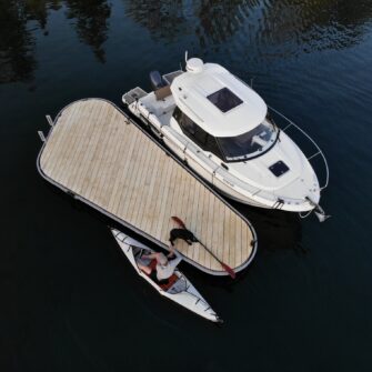ACCOYA RAFT dog person_Michael Green Architecture_ photo cred Dorian Brooks