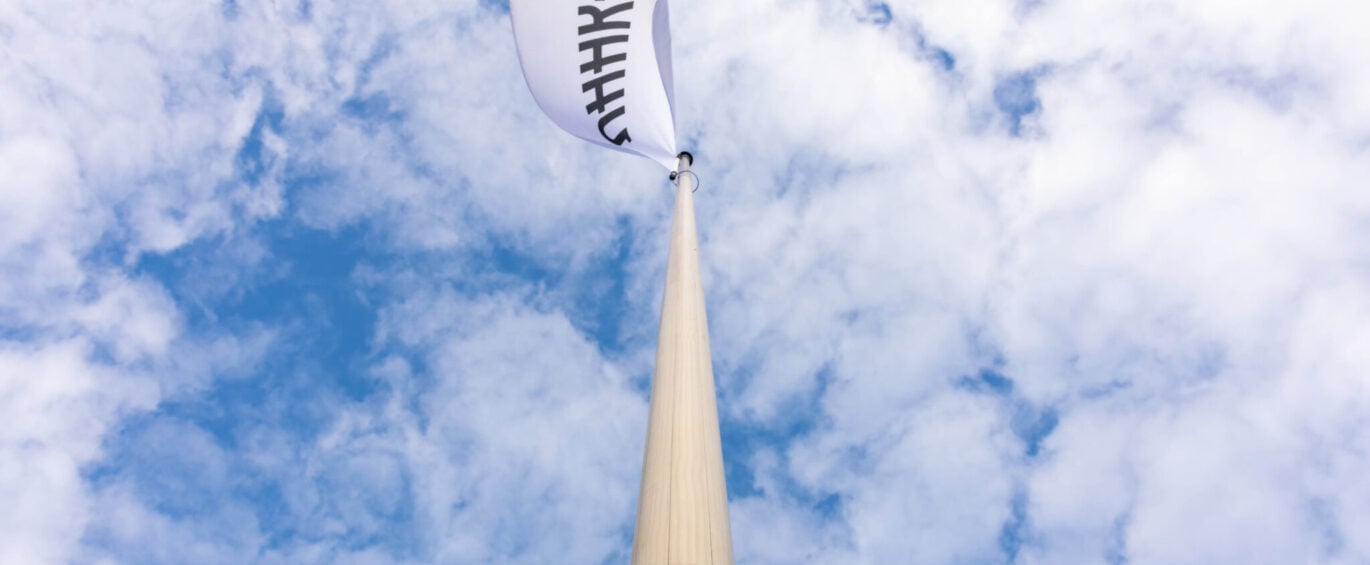 Puitmast OÜ - Flagpole UHHKE - looking up - wide