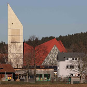 Kirchturm Bleibach mit Accoya Holzfassade Weitsicht