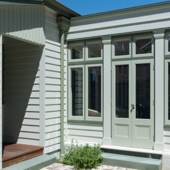Accoya-wood-windows-and-doors-Blue-Mountains-Australia--hero-image