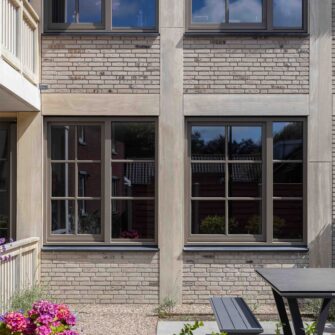 VAN-BERGEN-ARCHITECTURA-TUDOR-GARDENS-Accoya-5-wide