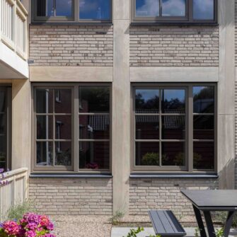 VAN-BERGEN-ARCHITECTURA-TUDOR-GARDENS-Accoya-5-wide