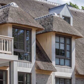 VAN-BERGEN-ARCHITECTURA-TUDOR-GARDENS-Accoya-3-square