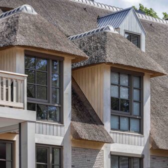 VAN-BERGEN-ARCHITECTURA-TUDOR-GARDENS-Accoya-3-square