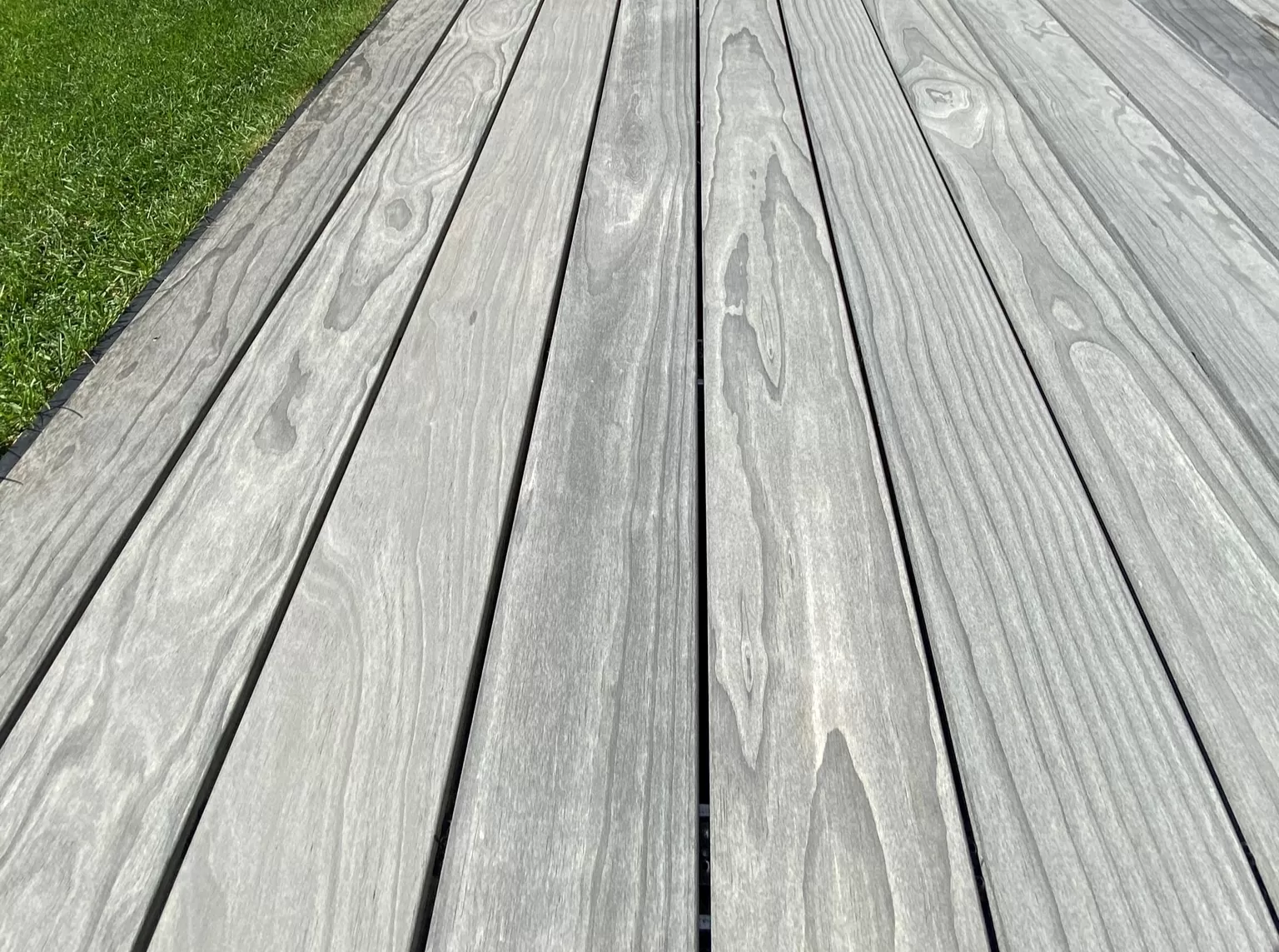 wood-deck-accoya-grey