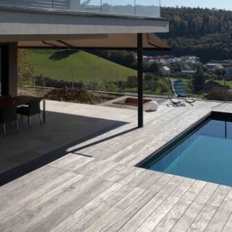 Brunner Zimmerei Holzbau_Accoya Color decking-wide-1