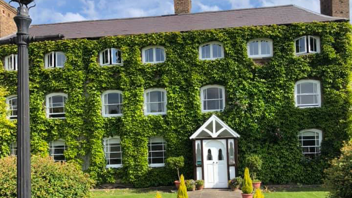 Scotford Sash-Chepstow B&B-Accoya windows-wide-1