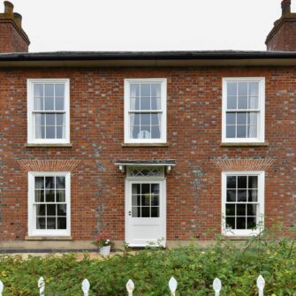 Georgian_sash_windows_and_door