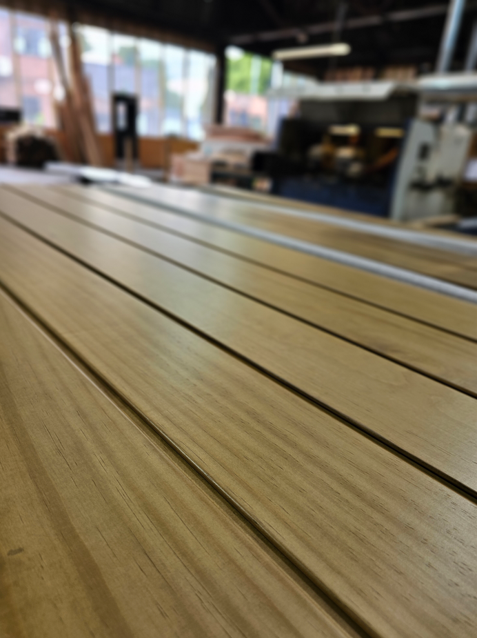 COAT & CUT WITH VINCENT TIMBER