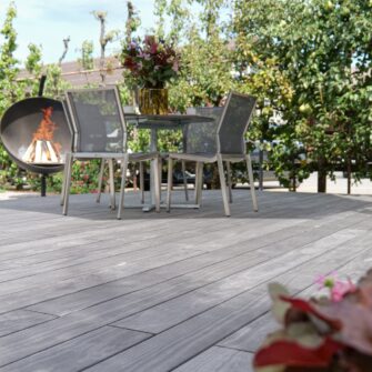 Accoya Grey Holzterrasse_Eisenring-close-up