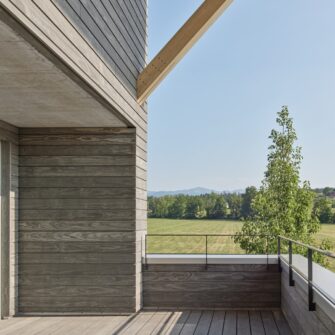 Accoya-color-grey-fassade-und-terrasse