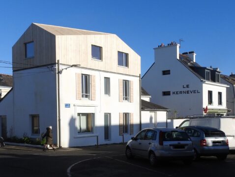 Rénovation d'une maison avec volets et bardage en Accoya