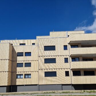 Accoya-Fassade-Gampel-Seite