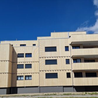 Accoya-Fassade-Gampel-Seite