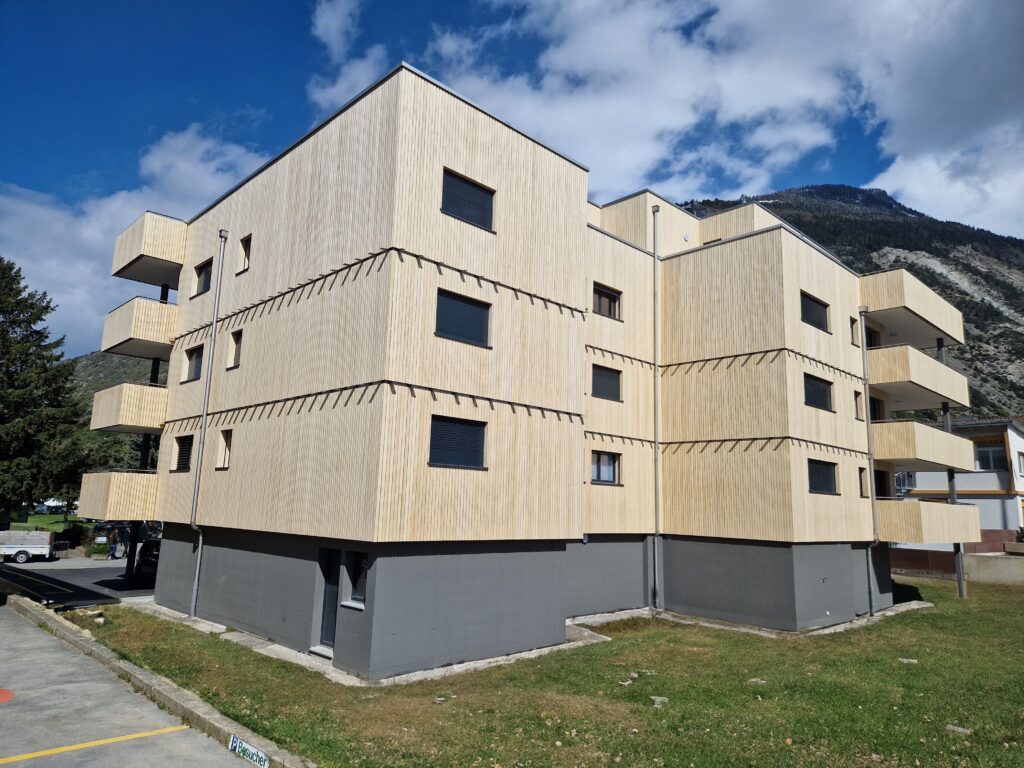 Innovative Accoya-Holzfassaden am Mehrfamilienhaus Lonzamatten Gampel