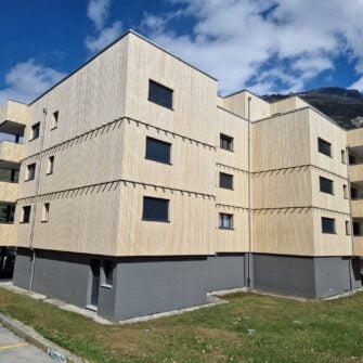 Accoya-Fassade-Gampel-Seitlich