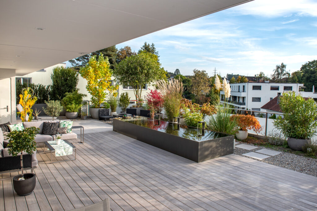Exklusive Dachterrasse mit Accoya-Holz