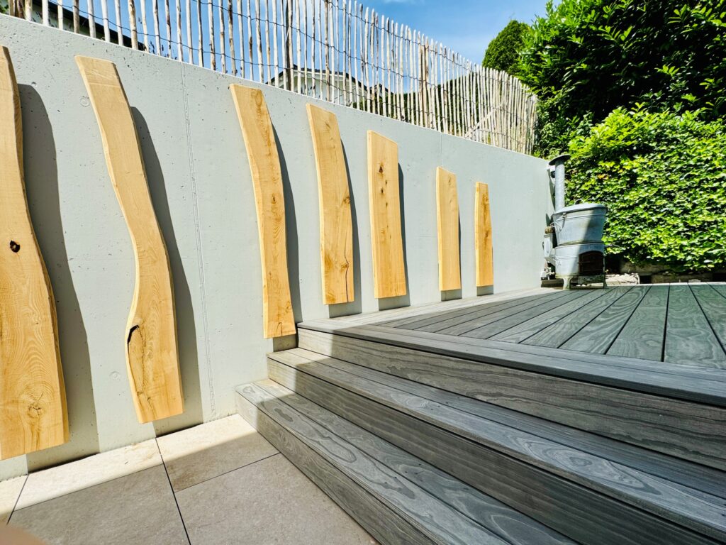 Accoya Color Grey: Holzterrasse in den Bergen