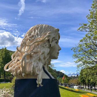 Skulptur aus Accoya Holz_Bad-Ragaz-5