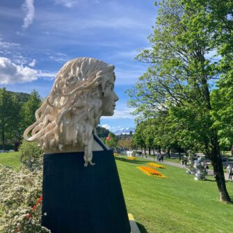 Skulptur aus Accoya Holz_Bad-Ragaz_1