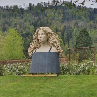 Skulptur aus Accoya Holz_Bad-Ragaz_2