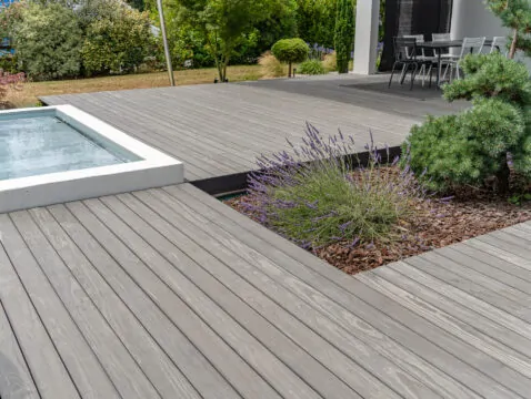Terrasse bois en Accoya Color Gris à Moliets : élégance et durabilité au bord de l’eau