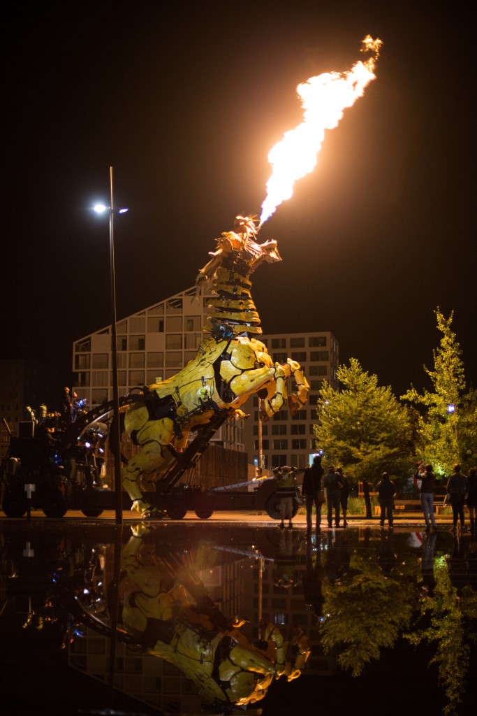 Long Ma Jing Shen : un cheval dragon en mouvement