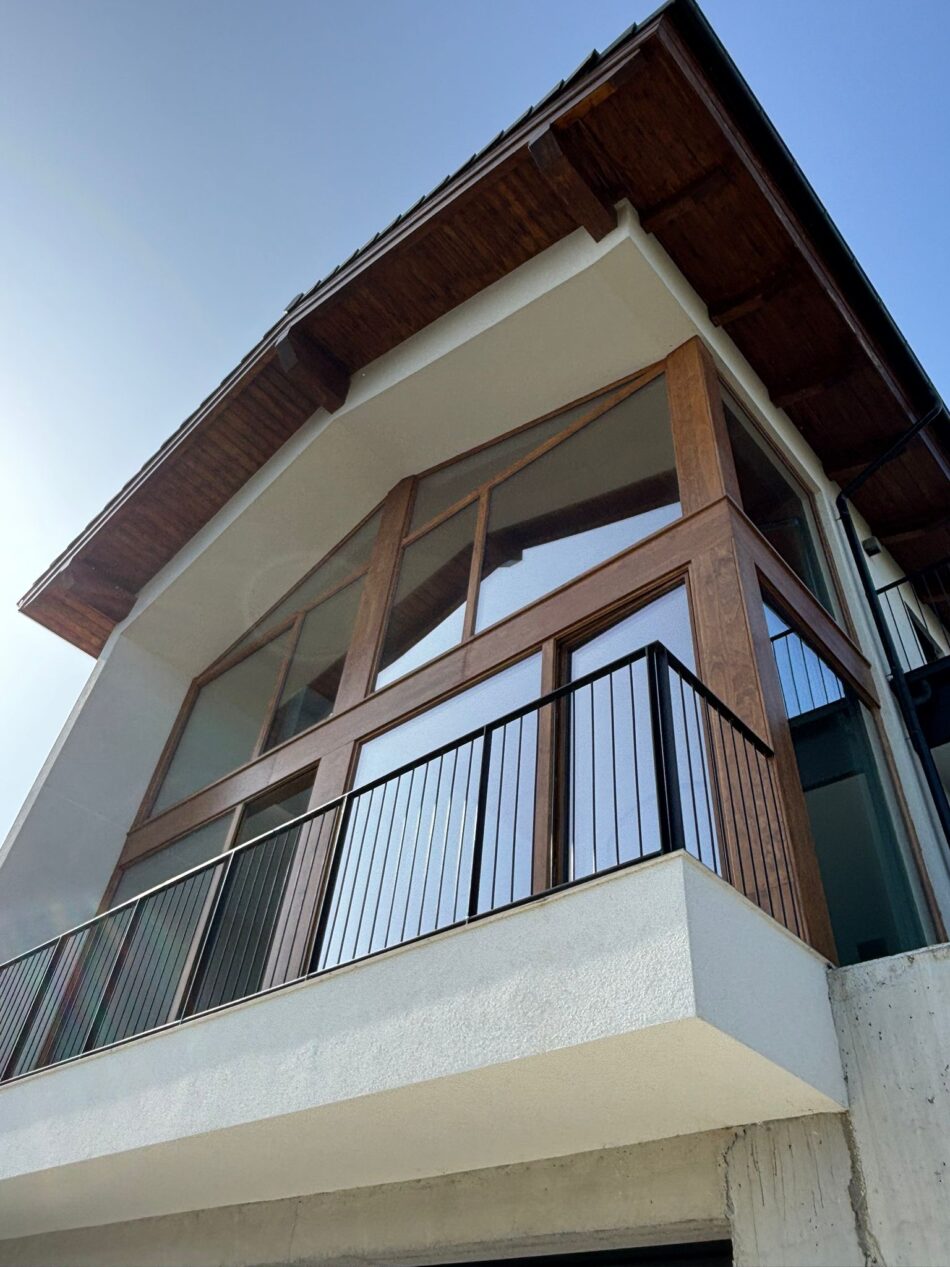 Accoya Windows and Doors for a Contemporary Home in Spain